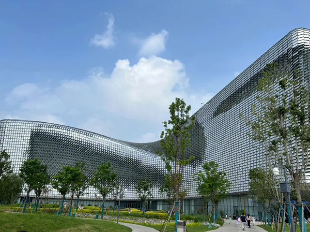 河南省科技館新館投資20多億元，以“智慧·創(chuàng)新·夢想”為展教主題