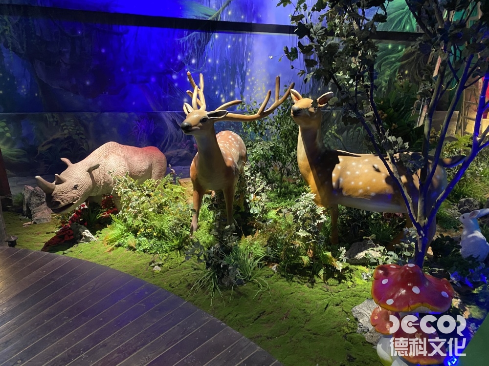 在藝術(shù)展廳裝修設(shè)計(jì)中，如何利用光線營造氛圍？