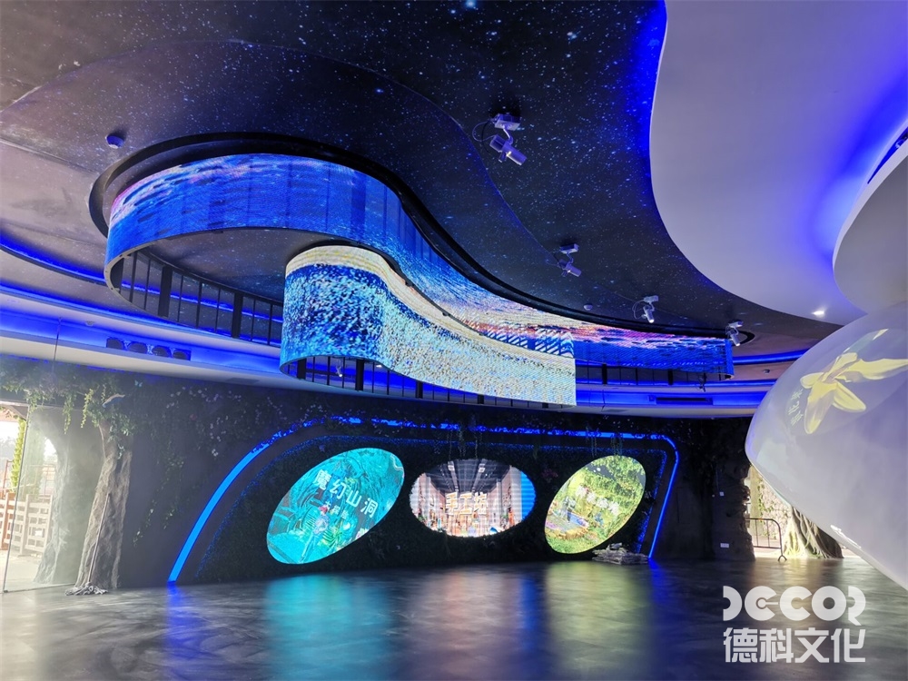 文化展館設(shè)計(jì)中，如何考慮展覽的社會影響和可持續(xù)發(fā)展？