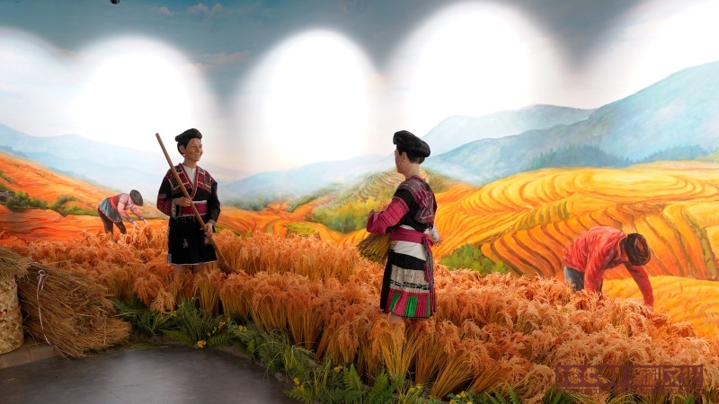 企業(yè)展館裝修中如何利用光線和燈光設(shè)計(jì)來(lái)吸引觀眾？