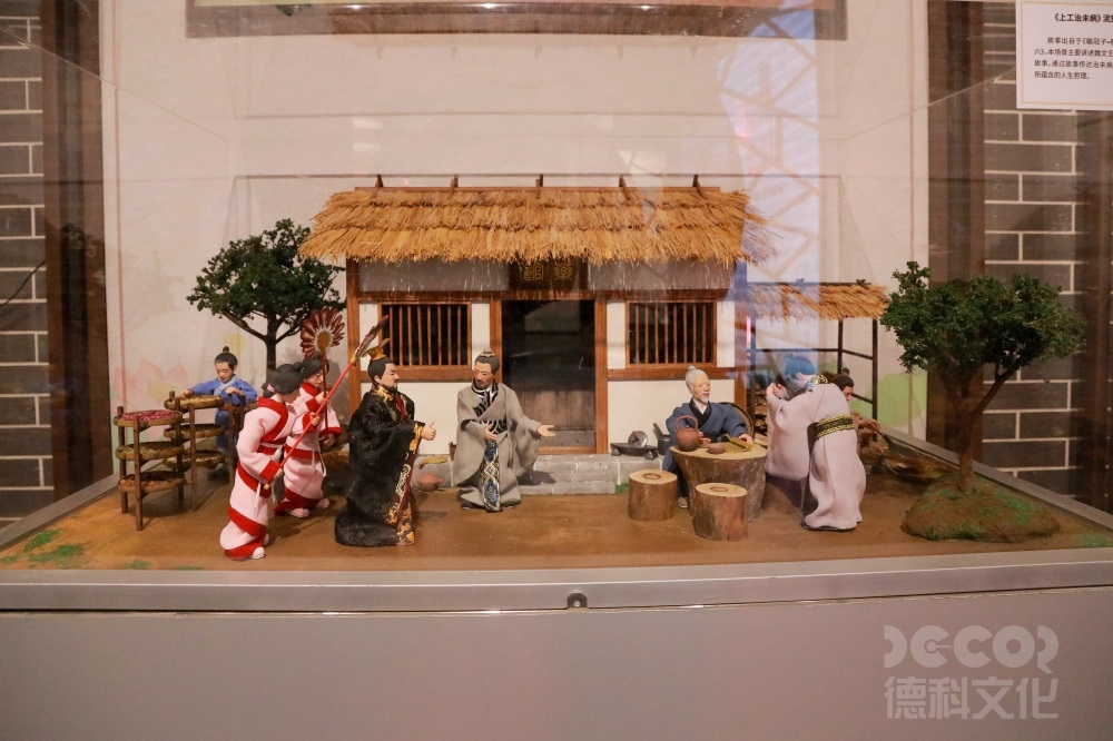 在紅色展館設(shè)計(jì)中如何通過照明設(shè)計(jì)來創(chuàng)造出獨(dú)特的展示氛圍？