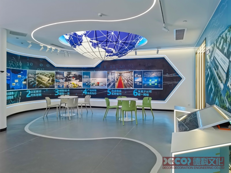 科技展館設計中如何運用聲音和音效來增強觀眾的體驗？