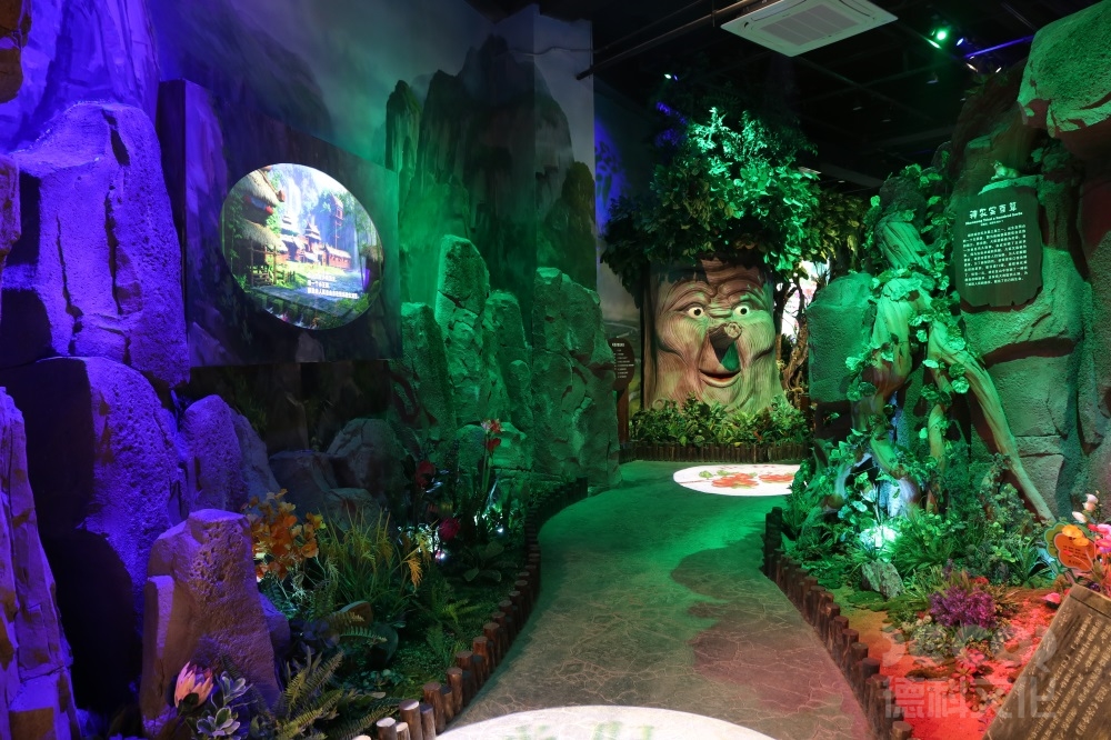 自然展館裝修的安全出口和疏散通道應(yīng)如何設(shè)置？